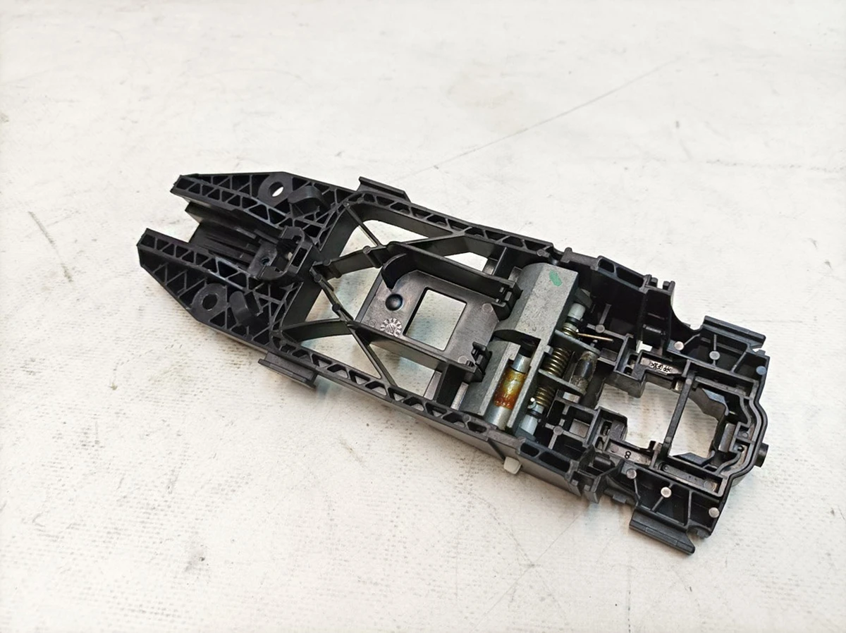 Опорний елемент зовнішньої ручки дверей передньої правої Volkswagen E-GOLF 5N0839885H