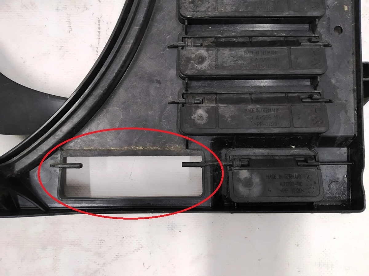 Вентилятор радіатора охолоджуючої рідини 450W 455MM BROSE з пошкодженням VW E-GOLF 5Q0121203CL