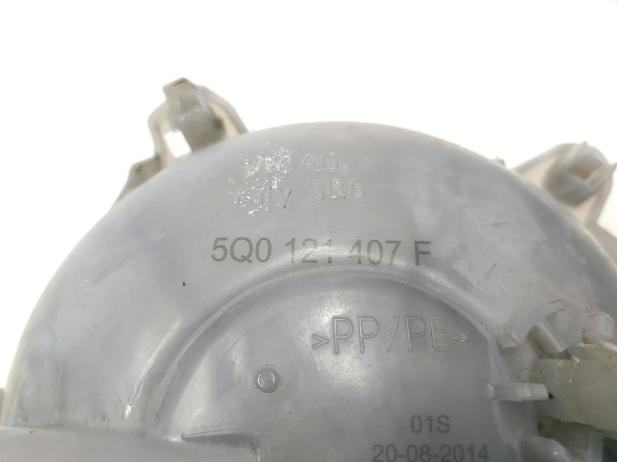 Бачок розширювальний в зборі VW E-GOLF 5Q0121407D