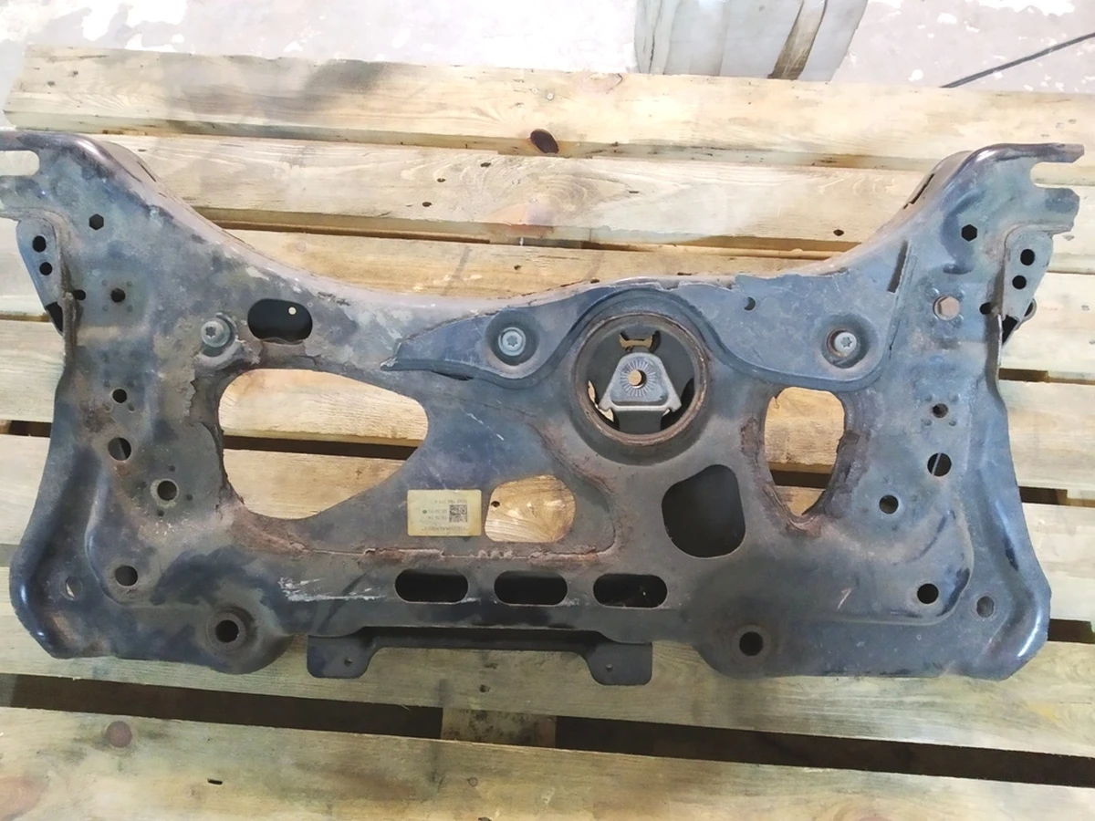 Кронштейн навесных агрегатов (подрамник) с повреждением Volkswagen E-GOLF 5Q0199315R