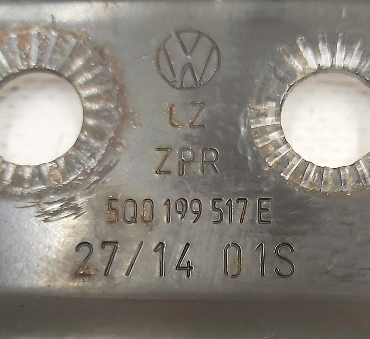 Front subframe mounting bracket left Volkswagen E-GOLF 5Q0199517E