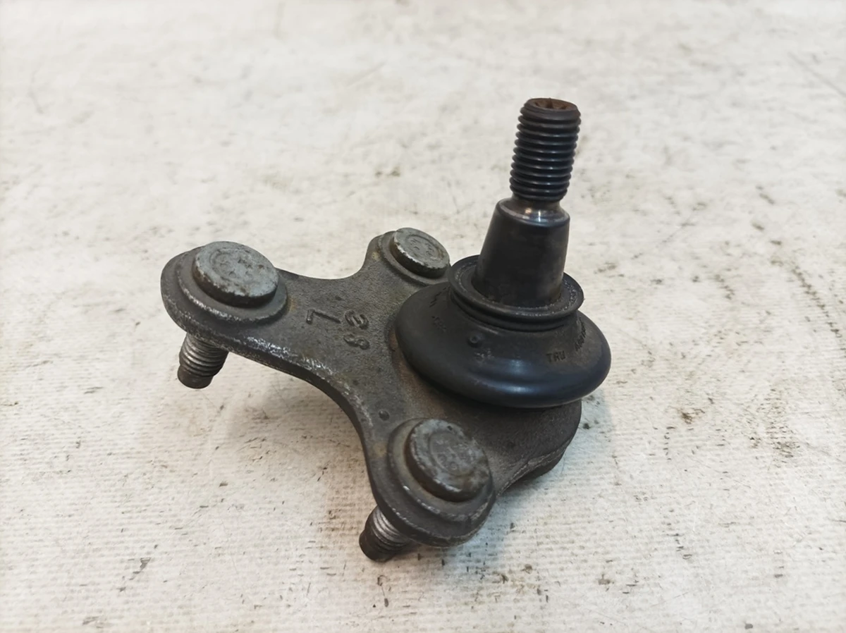 Front left suspension arm ball joint damaged Volkswagen E-GOLF 5Q0407365A