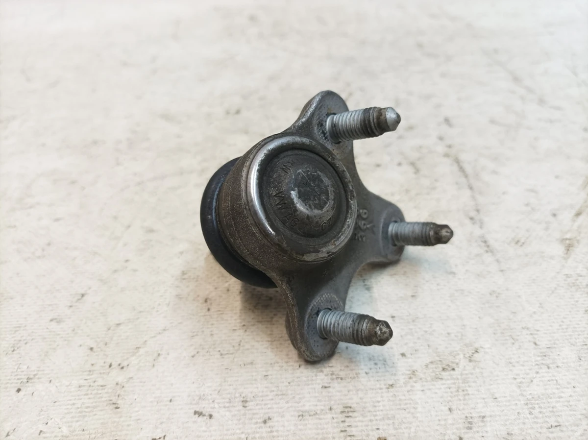 Front right suspension arm ball joint damaged Volkswagen E-GOLF 5Q0407366A