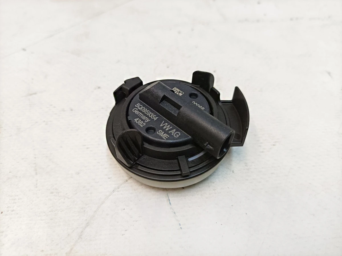 Датчик удару (тиску повітря) дверей передніх Volkswagen E-GOLF 5Q0959354