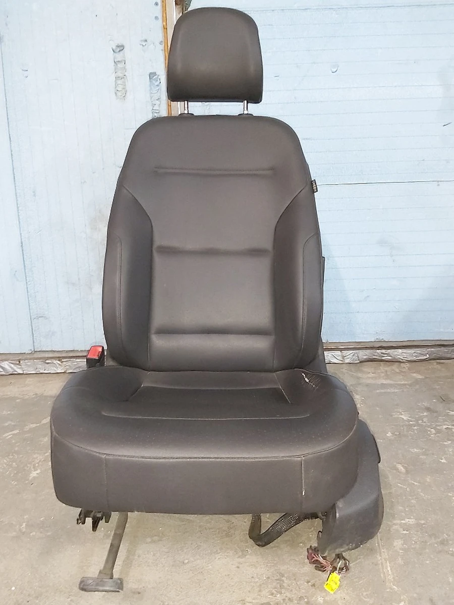 Сиденье водительское в сборе с повреждением без AIRBAG VW E-GOLF 5Q4881105A