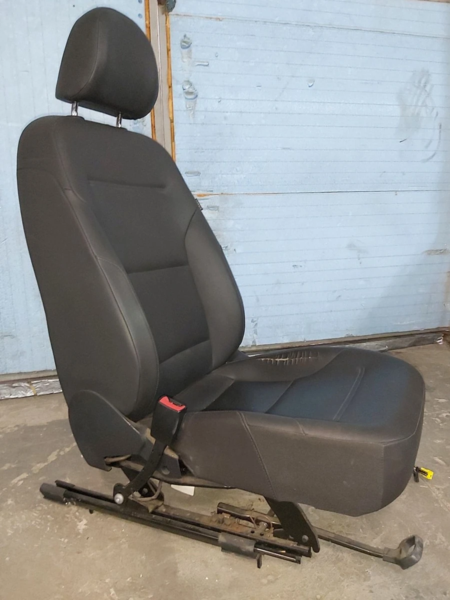 Сиденье водительское в сборе с повреждением без AIRBAG VW E-GOLF 5Q4881105A