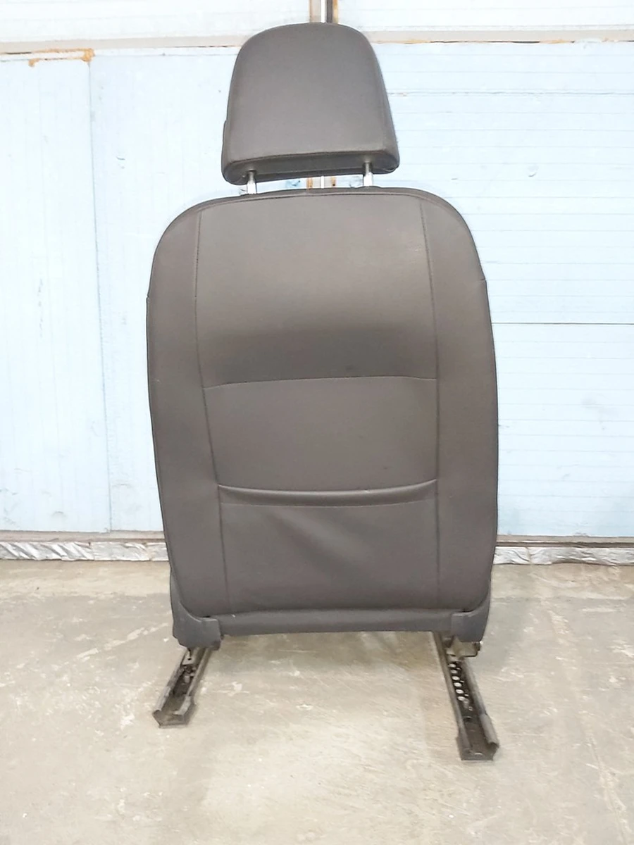Сиденье водительское в сборе с повреждением без AIRBAG VW E-GOLF 5Q4881105A
