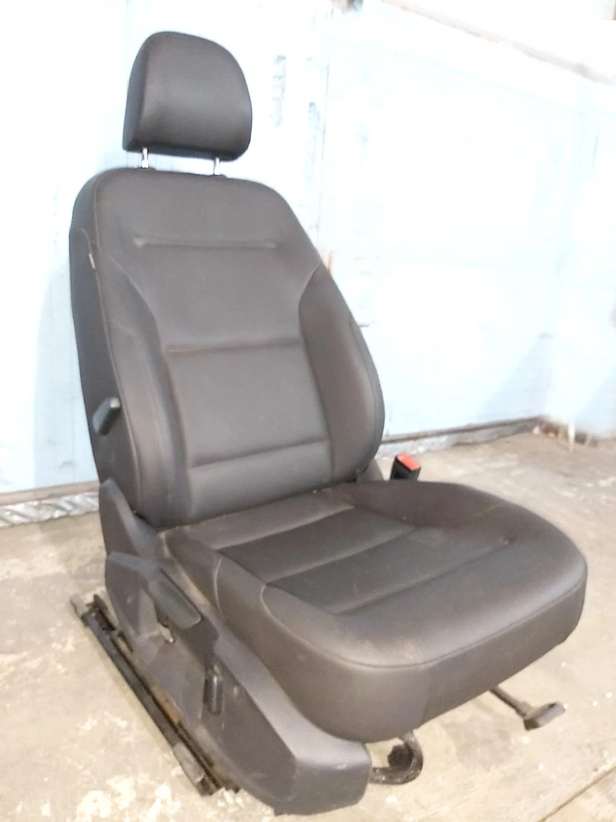 Сиденье пассажирское в сборе с повреждением без AIRBAG VW E-GOLF 5Q4881106AA