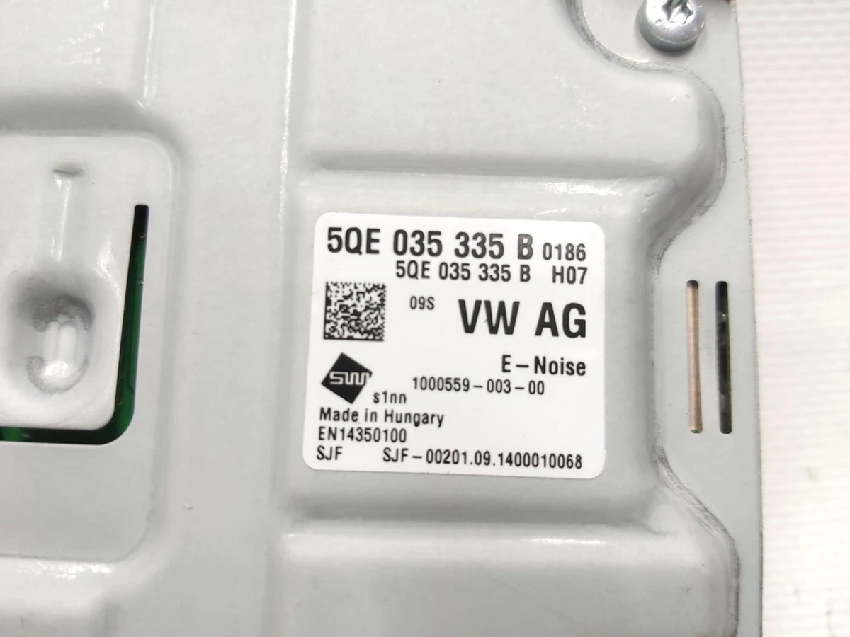 Engine noise generation control unit Volkswagen E-GOLF 5QE035335B