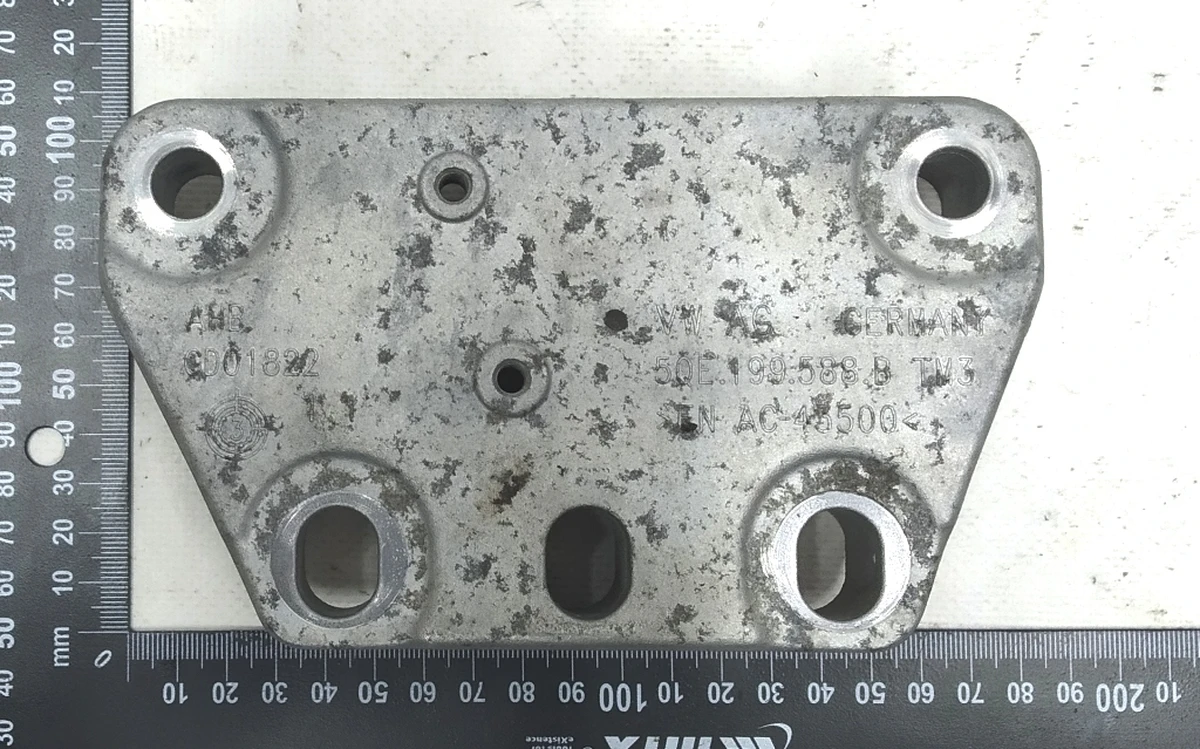 Опора кронштейна крепления двигателя правая 5QE199588B Volkswagen E-GOLF