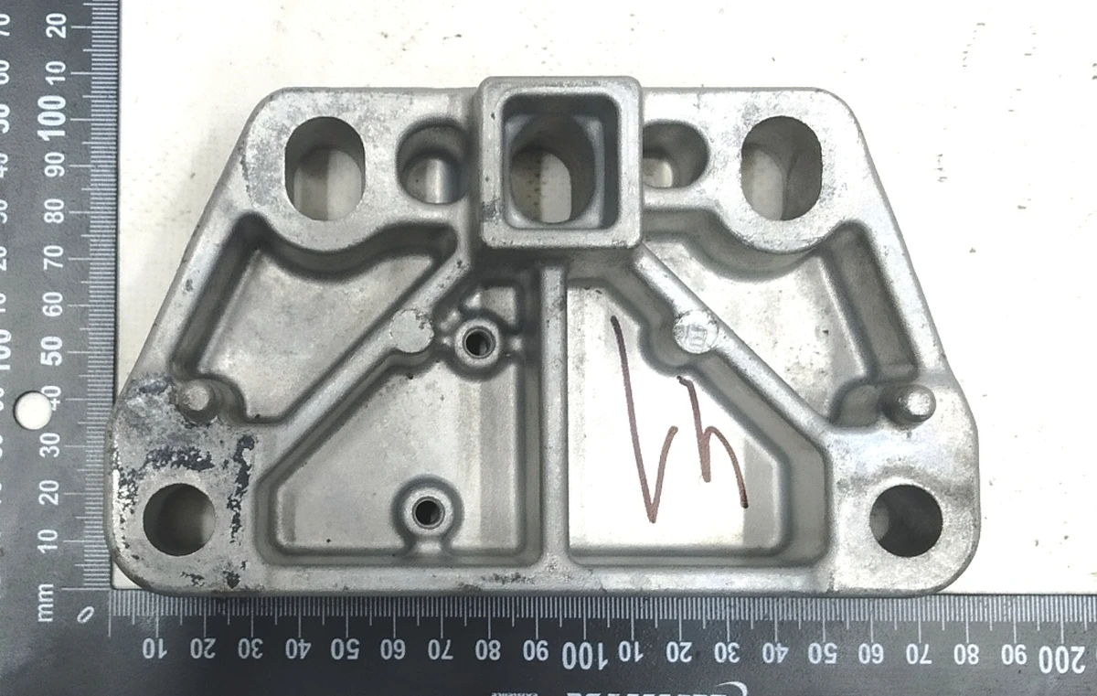 Опора кронштейна крепления двигателя правая 5QE199588B Volkswagen E-GOLF