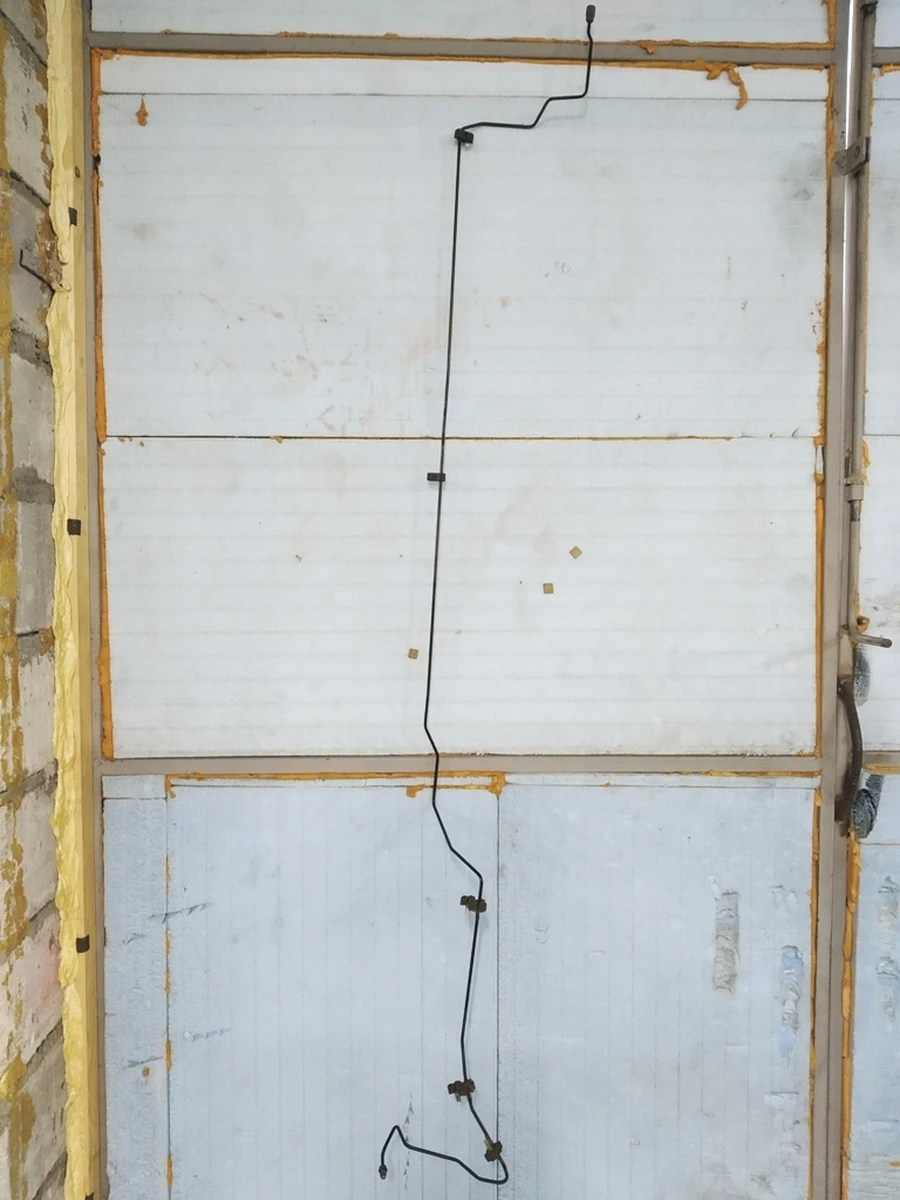 Трубка тормозного привода от соединения до тормозного шланга левого Volkswagen E-GOLF 5QE614741C