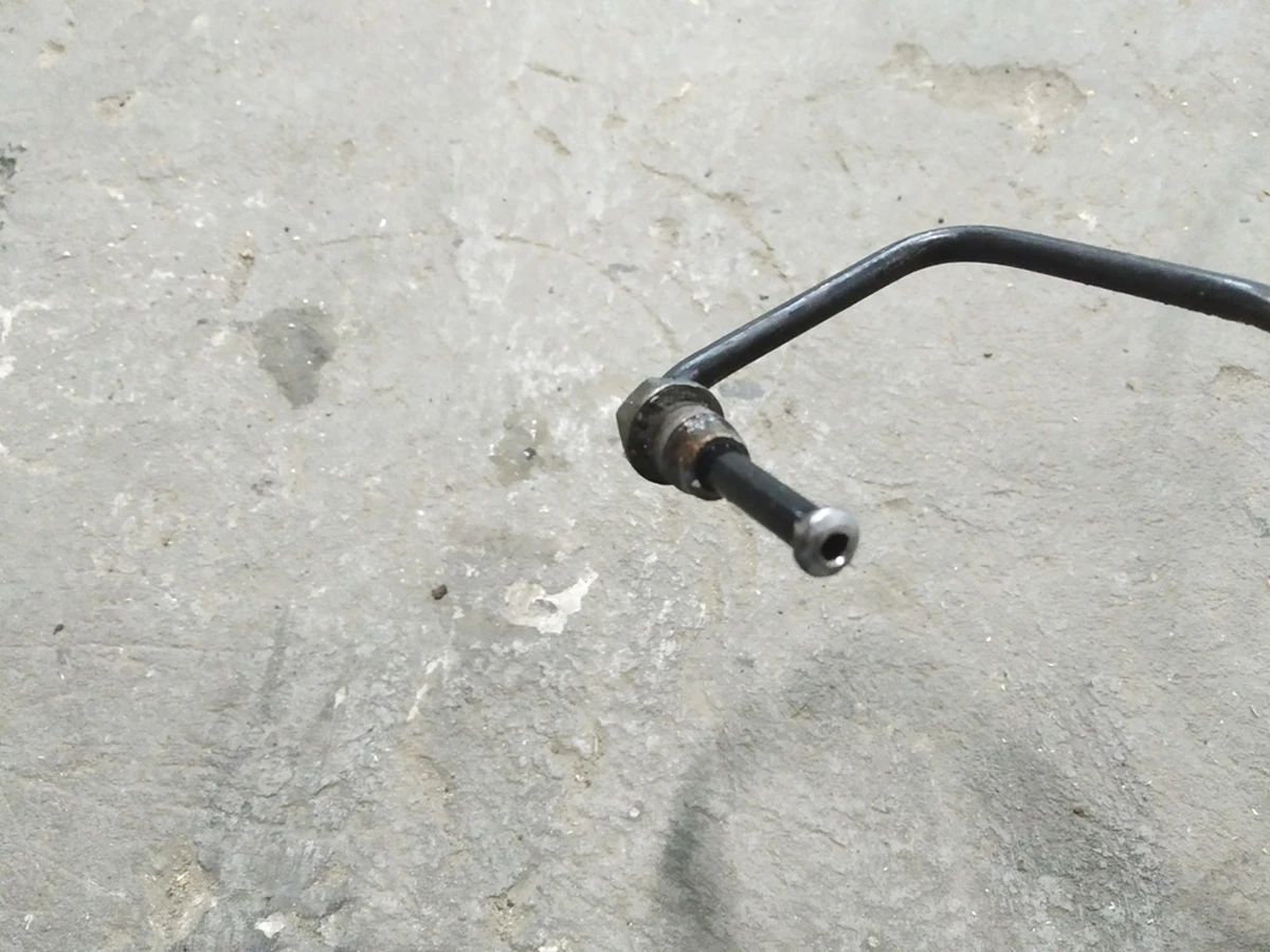 Трубка тормозного привода от соединения до тормозного шланга левого Volkswagen E-GOLF 5QE614741C