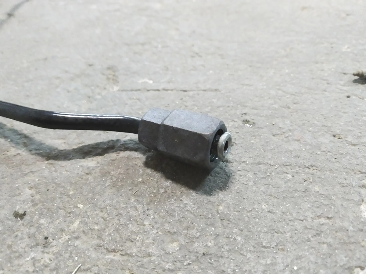 Трубка тормозного привода от соединения до тормозного шланга левого Volkswagen E-GOLF 5QE614741C