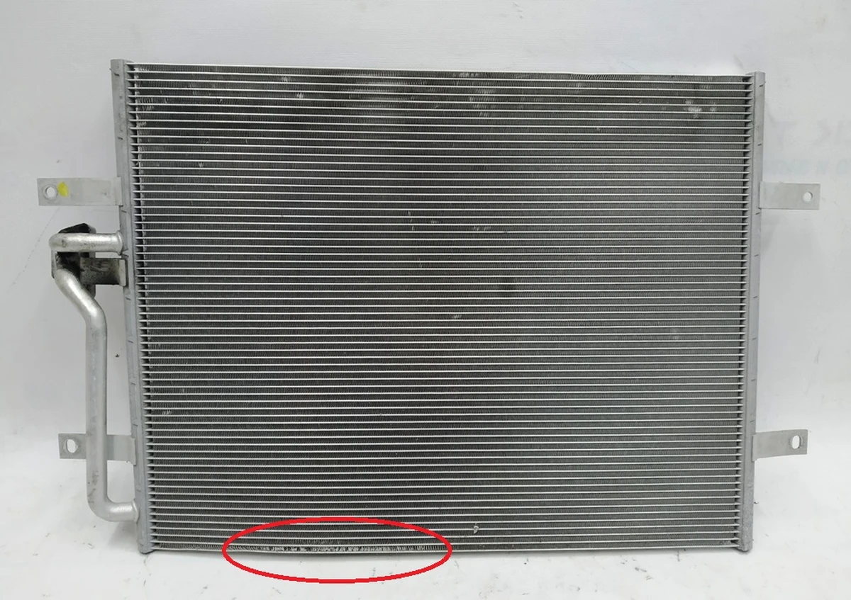 Радіатор кондиціонера з пошкодженням 5QE816411A Volkswagen E-GOLF