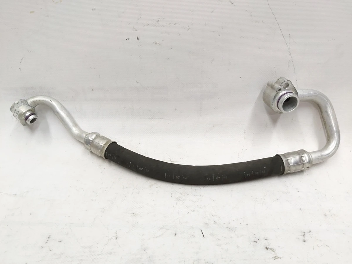 Трубопровід системи охолодження (Ресивер рідкої фази> конденсатор холодоагенту) Volkswagen E-GOLF 5QE820744C