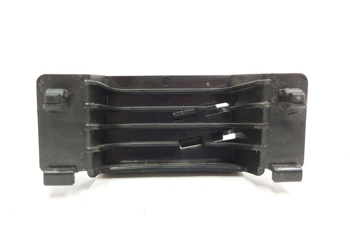 Кронштейн кріплення трубопроводів системи кондиціонування Volkswagen E-GOLF 5QE820769