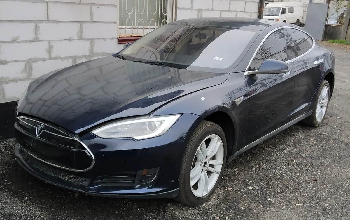 Кузов у ​​зборі (без батареї та без мотора) Tesla model S 85