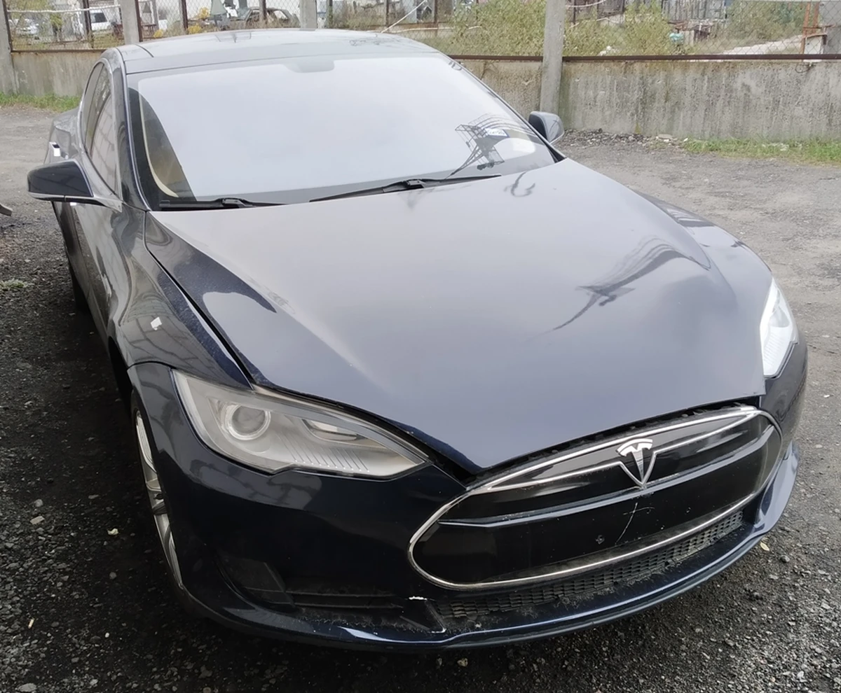 Кузов у ​​зборі (без батареї та без мотора) Tesla model S 85
