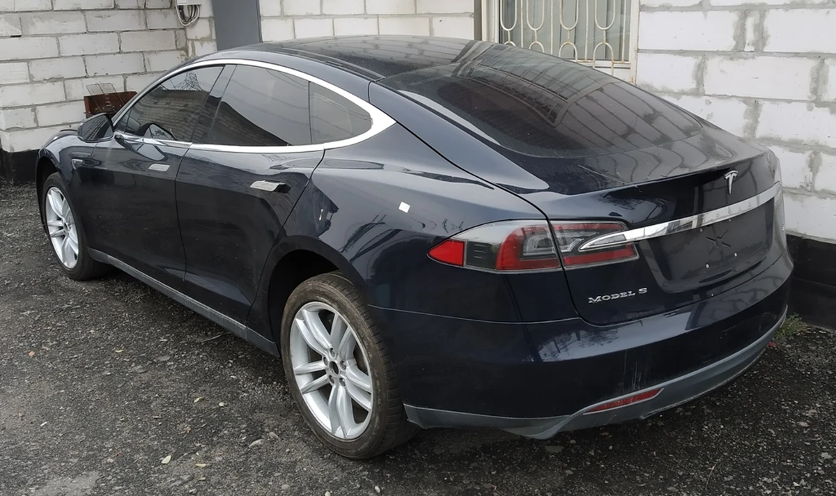 Кузов у ​​зборі (без батареї та без мотора) Tesla model S 85