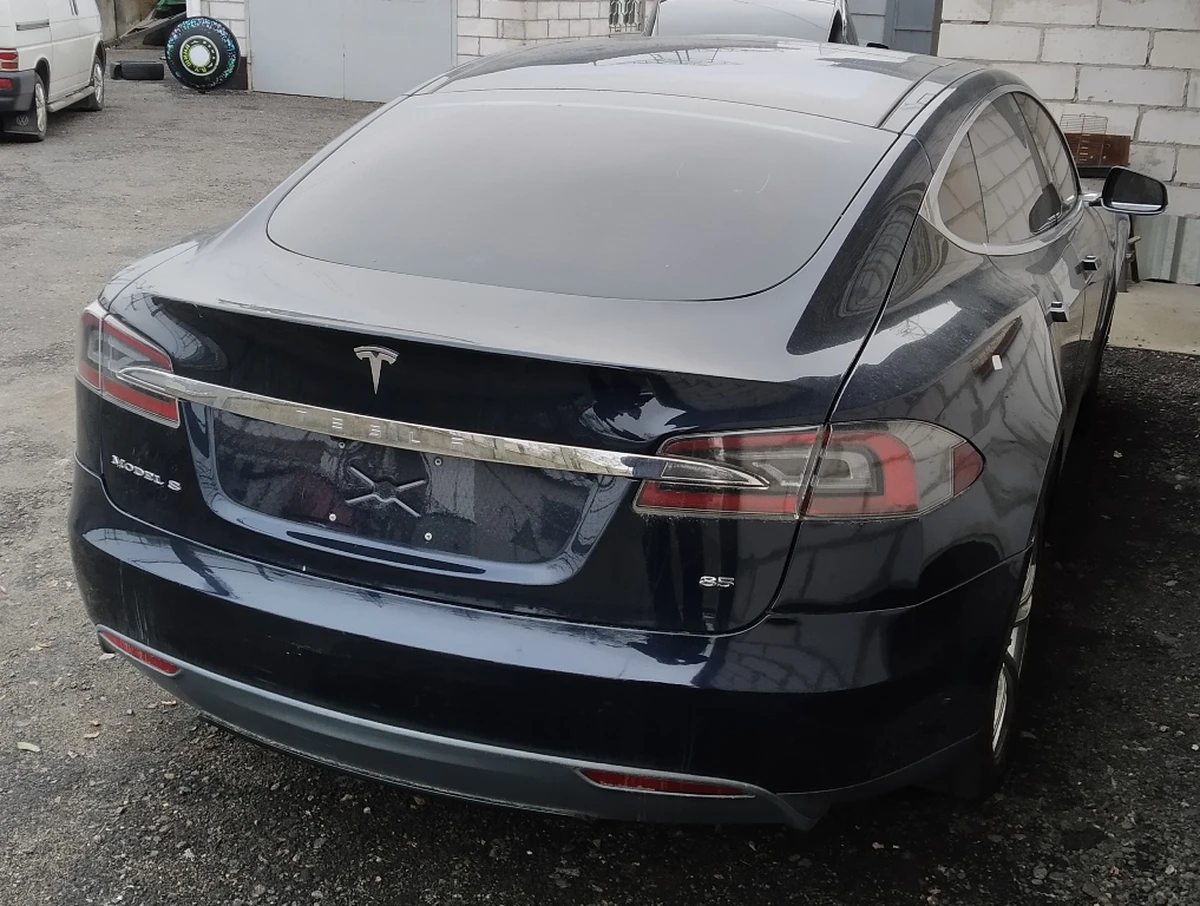 Кузов у ​​зборі (без батареї та без мотора) Tesla model S 85