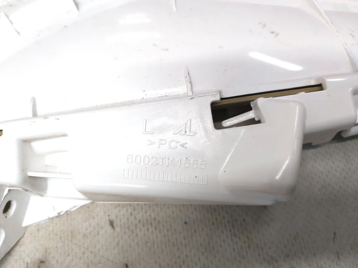 1 Элемент светодиодный габаритный огонь (ходовой) фары главной левой Tesla model 3, model Y 1077371