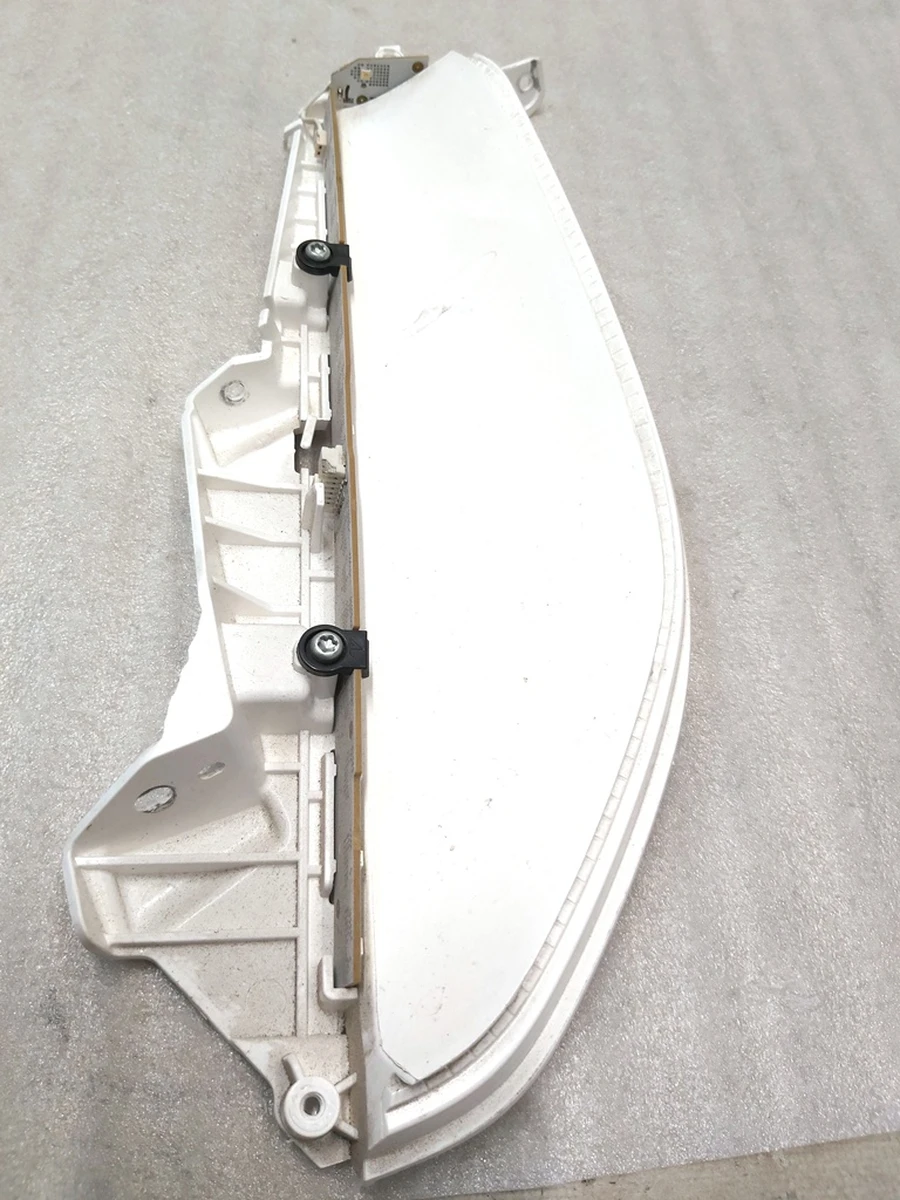 1 Элемент светодиодный габаритный огонь (ходовой) фары главной левой Tesla model 3, model Y 1077371