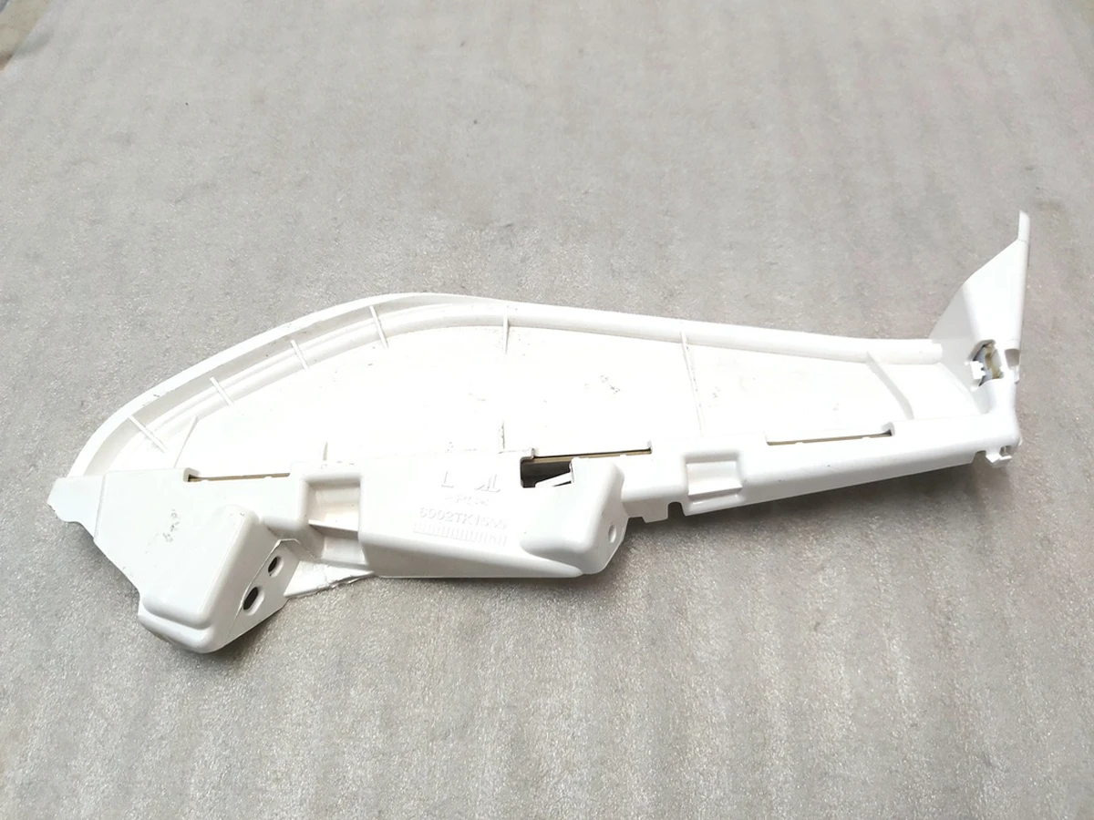 1 Элемент светодиодный габаритный огонь (ходовой) фары главной левой Tesla model 3, model Y 1077371