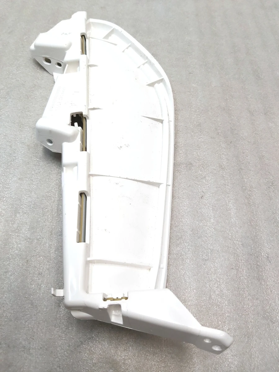 1 Элемент светодиодный габаритный огонь (ходовой) фары главной левой Tesla model 3, model Y 1077371