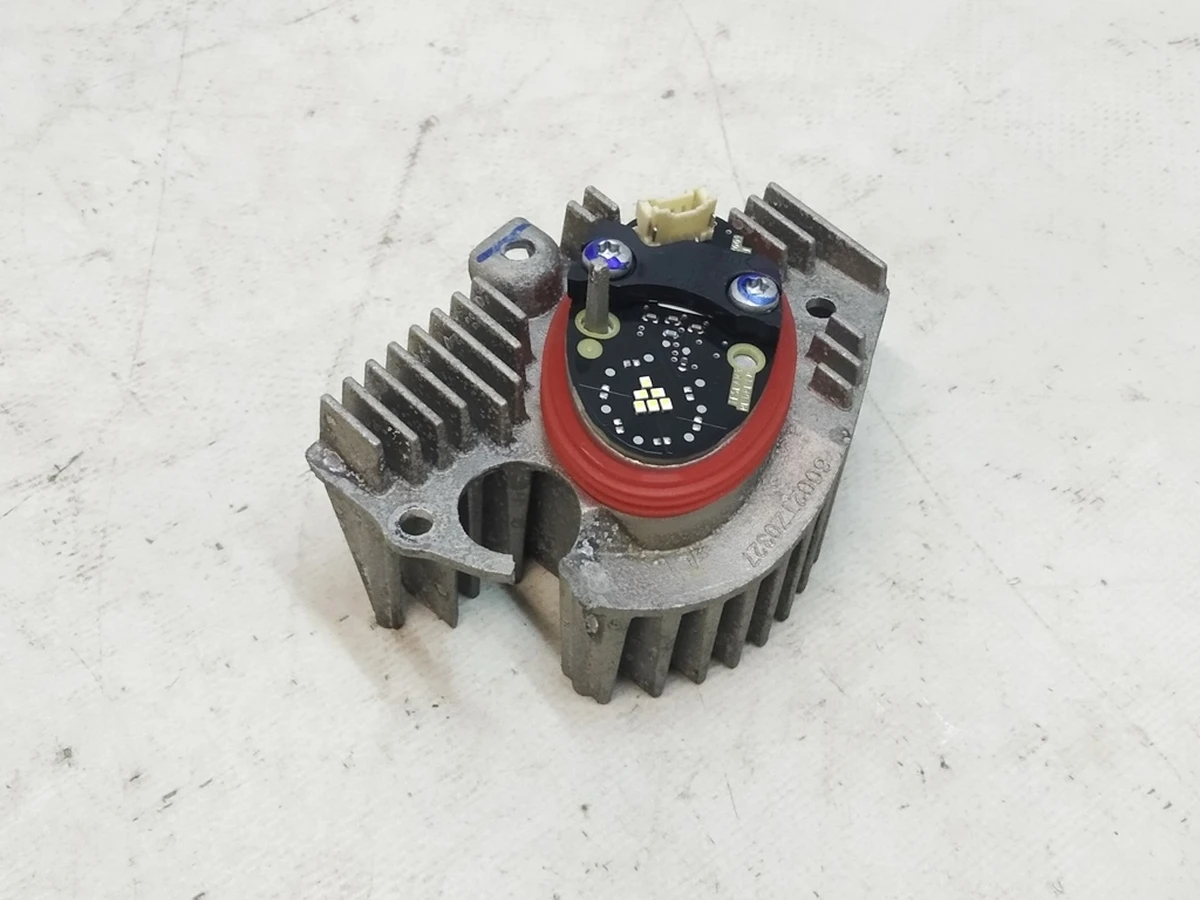 1 Світлодіодний модуль фари головної лівий з пошкодженням Tesla model 3, model Y 1077371-98-L