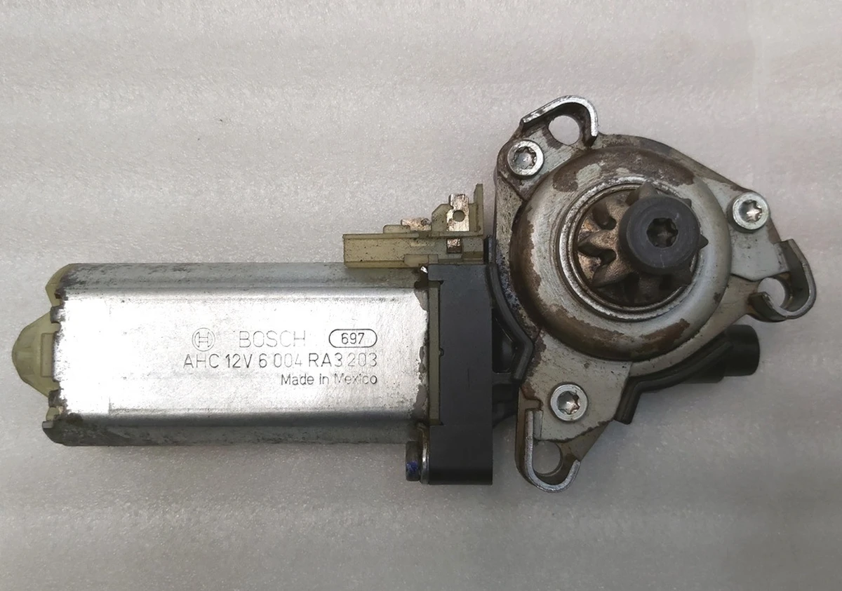 5 Electric motor for adjusting the seat height of the 1st row Tesla model S, model S REST, model X 1013111-00-A, 1013104-00-A