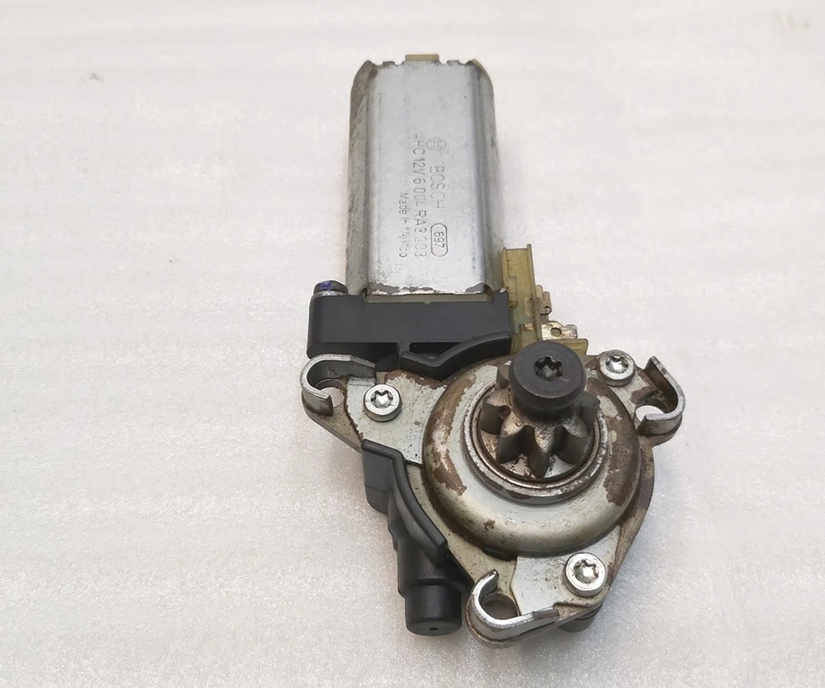 5 Electric motor for adjusting the seat height of the 1st row Tesla model S, model S REST, model X 1013111-00-A, 1013104-00-A