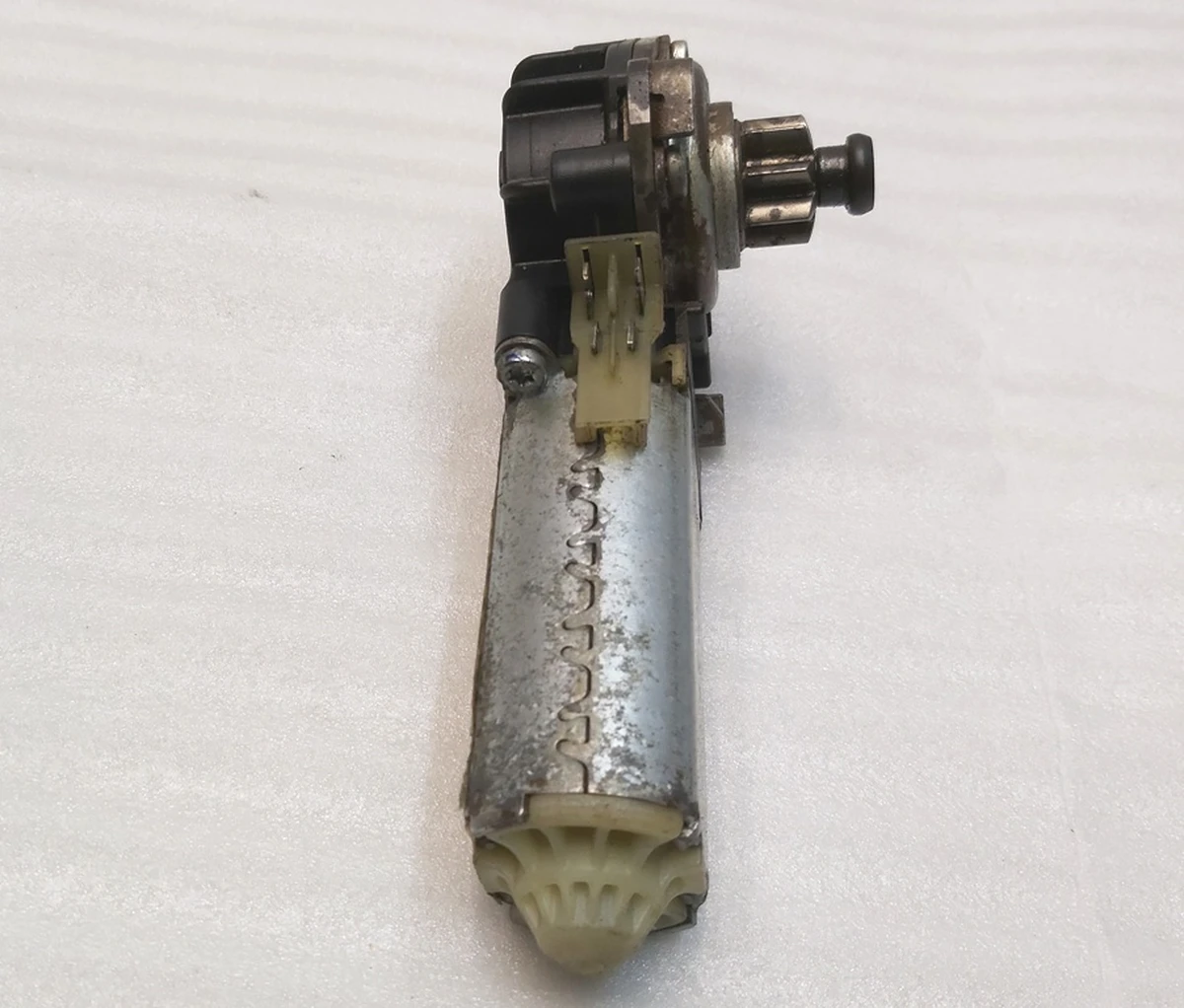 5 Electric motor for adjusting the seat height of the 1st row Tesla model S, model S REST, model X 1013111-00-A, 1013104-00-A