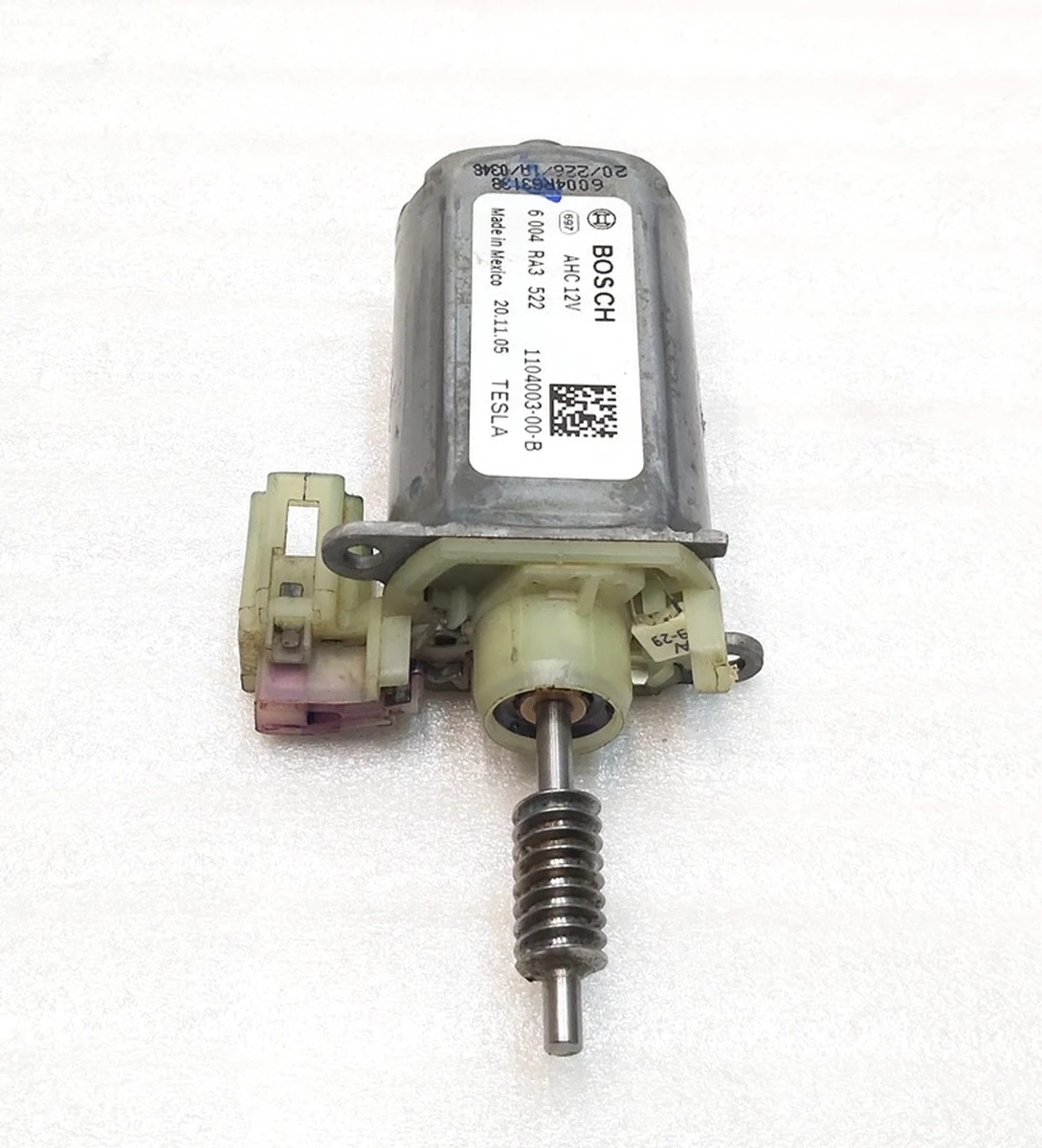 5 Electric motor for adjusting the seat height of the 1st row Tesla model 3, model Y 1104403-00-B