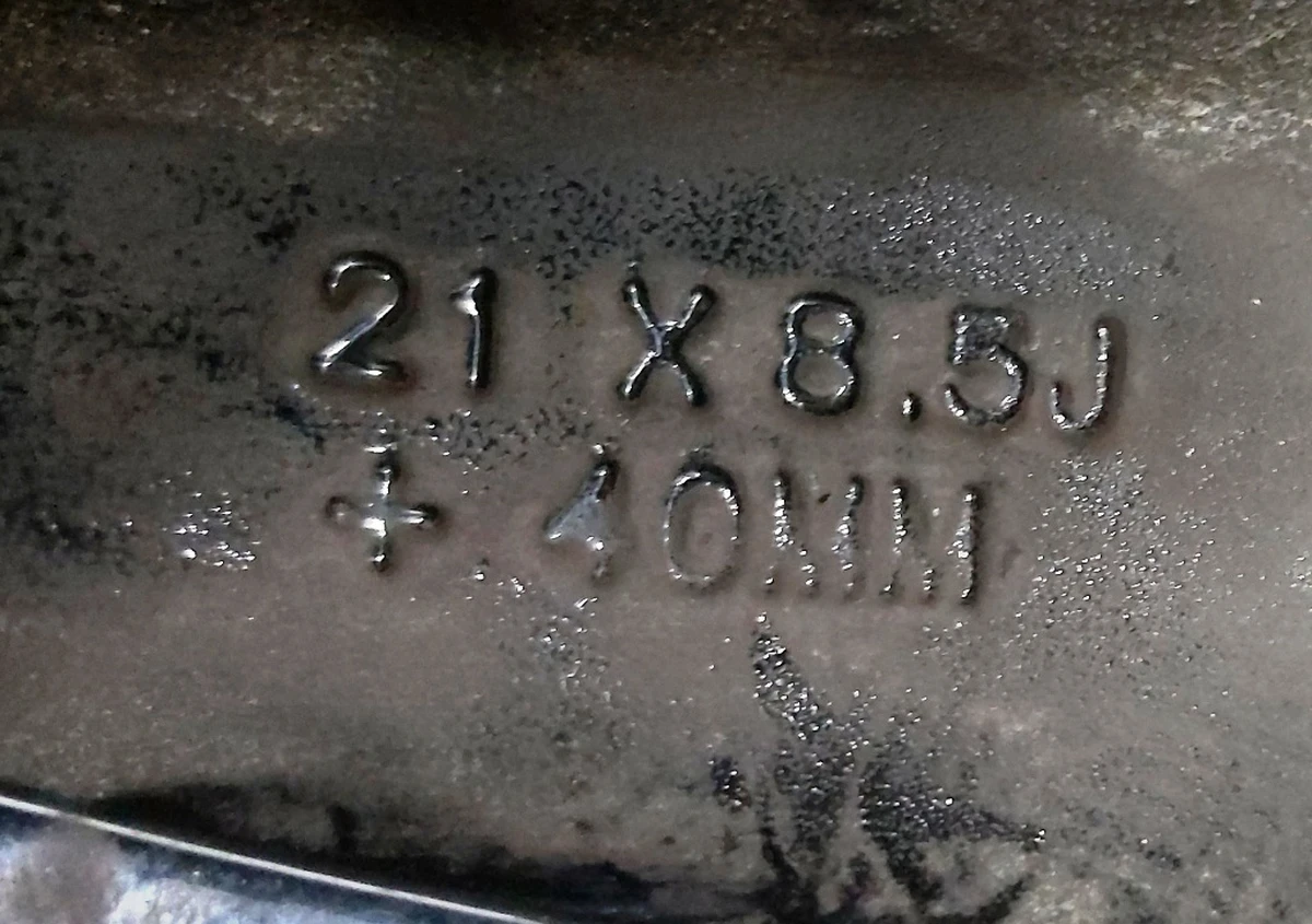 4 Диск колёсный BLACK TURBINE 21x8.5 J с повреждением Tesla model S, model S REST 1054042-00-B