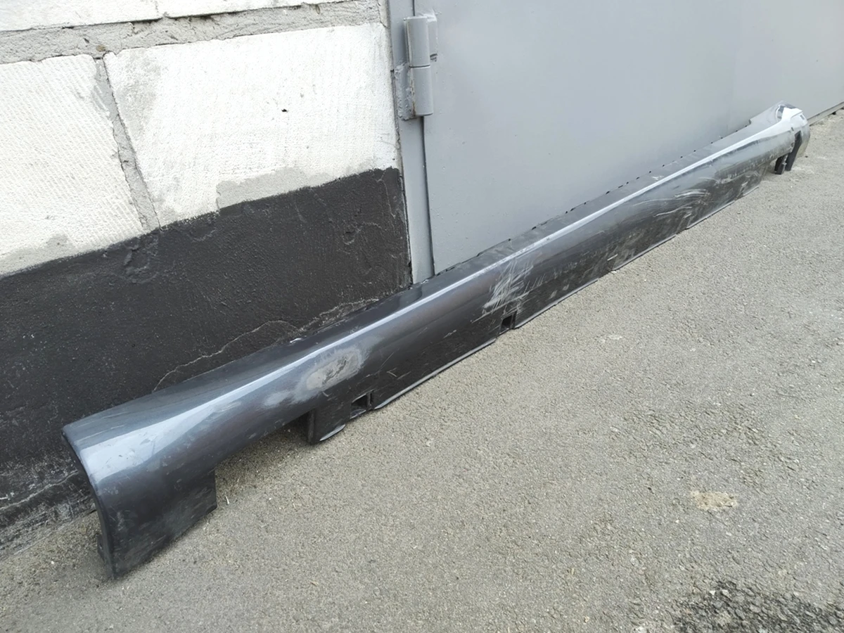 1 Sill trim left rocker panel (painted) PMNG soldered for painting Tesla model S REST 6005874-00-J
