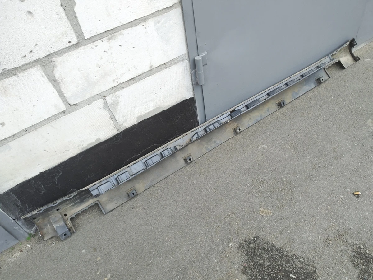 1 Sill trim left rocker panel (painted) PMNG soldered for painting Tesla model S REST 6005874-00-J