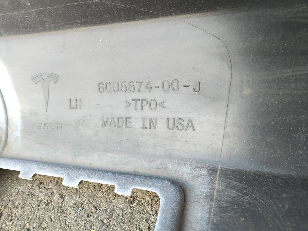 1 Накладка порога ліва рокерна панель (пофарбована) PPSW паяна під фарбування Tesla model S REST 6005874-00-J