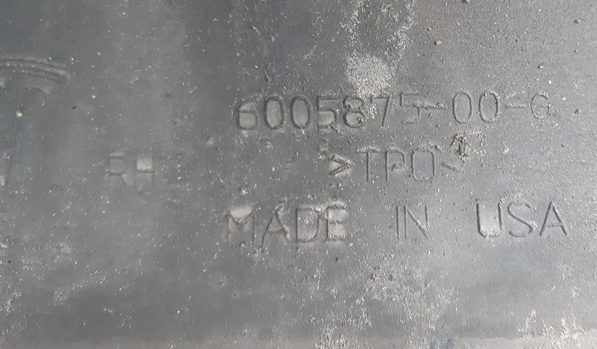 1 Накладка порога права рокерна панель (структурна) у зборі з молдингом Tesla model S, model S REST 6005875-00-J