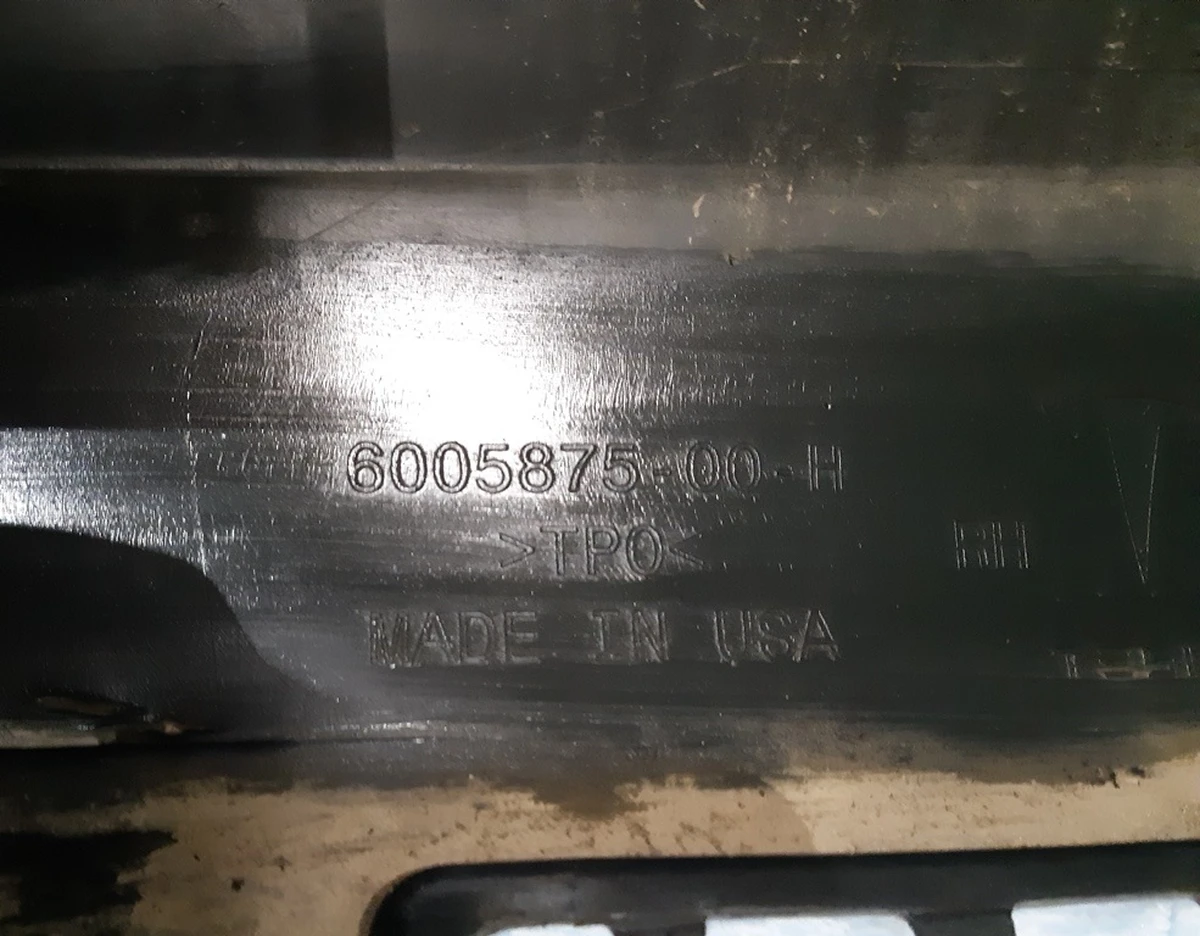 2 Накладка порога права панель рокерна (забарвлений) PMNG з пошкодженням Tesla model S REST 6005875-00-J