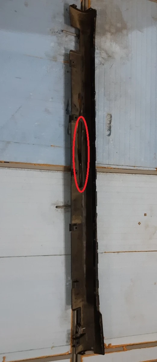 2 Накладка порога права панель рокерна (забарвлений) PMNG з пошкодженням Tesla model S REST 6005875-00-J