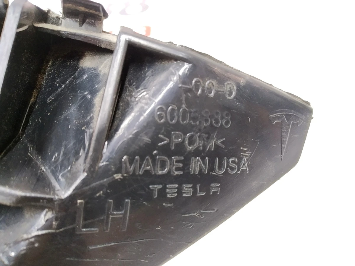 2 Напрямна крила переднього ліва (черепашка) Tesla model S, model S REST 1095495-00-A