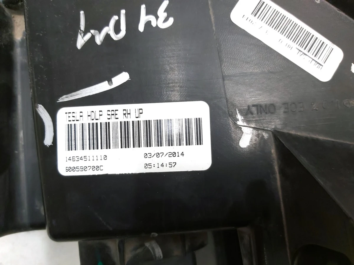 HIGH INTENSITY DISCHARGE HEADLAMP ASSEMBLY - SAE - RIGHT Tesla model S 6005907-00-D