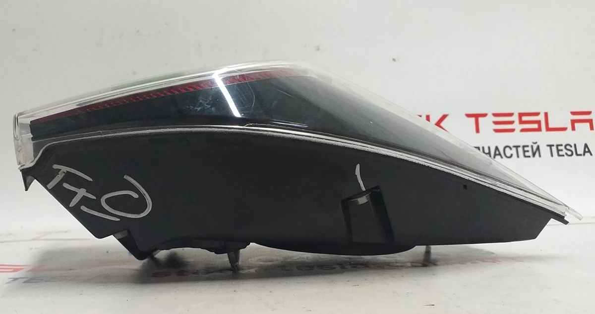 1 Фонарь левый наружный (USA) Tesla Model S, Model S REST 6005918-00-G