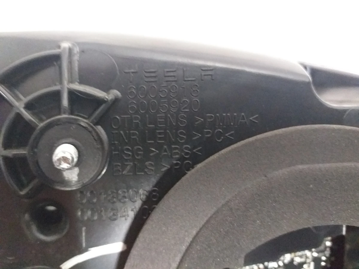 1 Фонарь левый наружный (USA) Tesla Model S, Model S REST 6005918-00-G