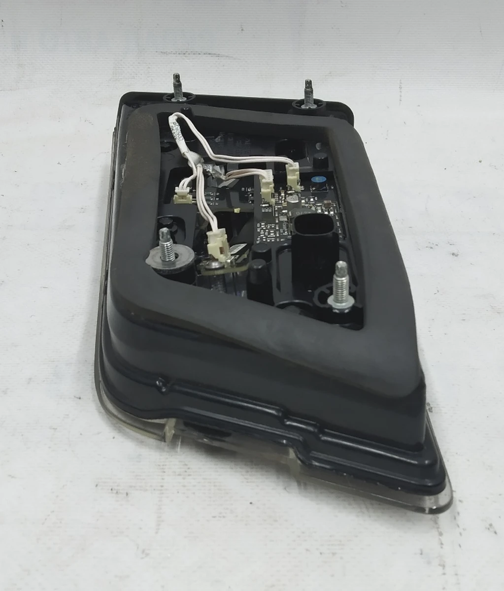 5 LIFTGATE TAIL LAMP ASSEMBLY - BACKUP - SAE - LEFT with damage Tesla model S, model S REST 6005922-00-E