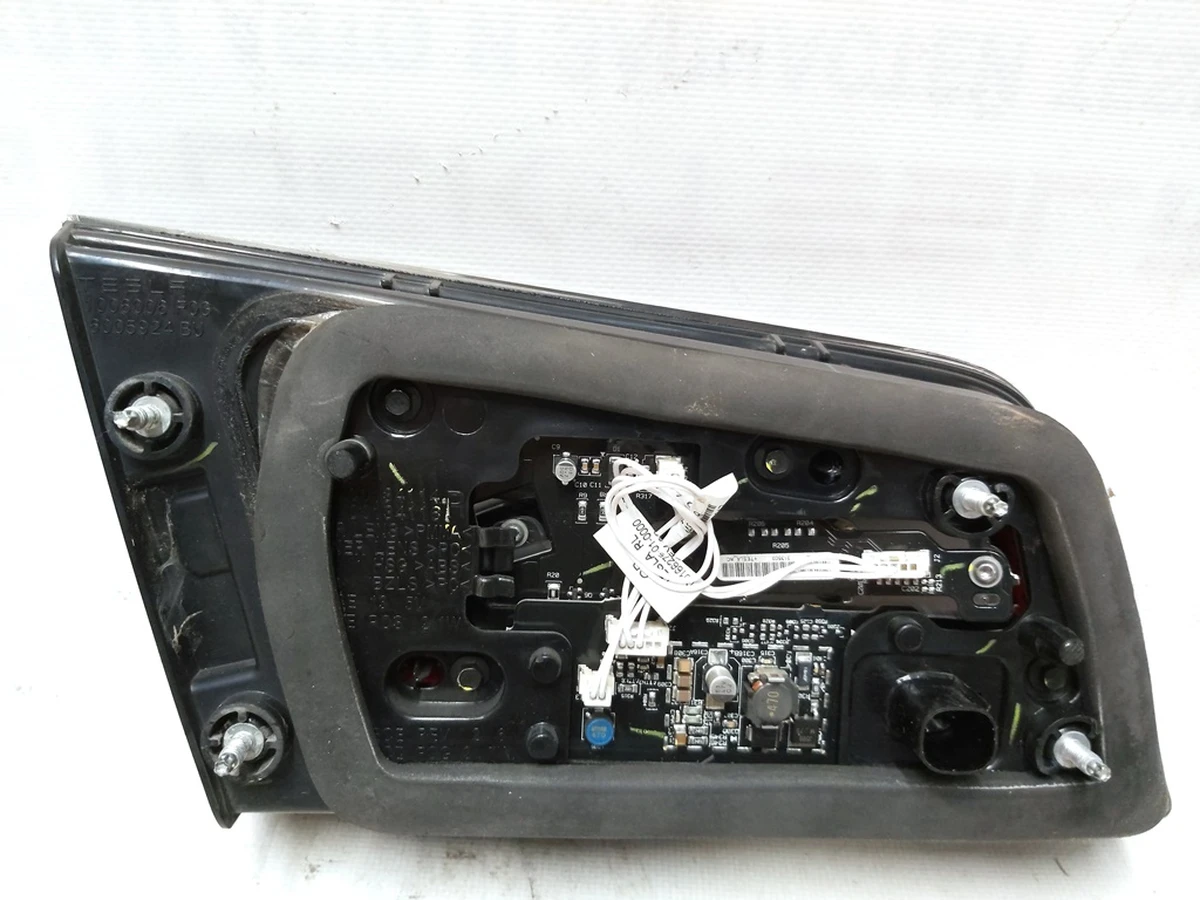 4 Фонарь правый внутрений (USA) Tesla Model S, Model S REST, Model S Feb 2021 6005924-00-E