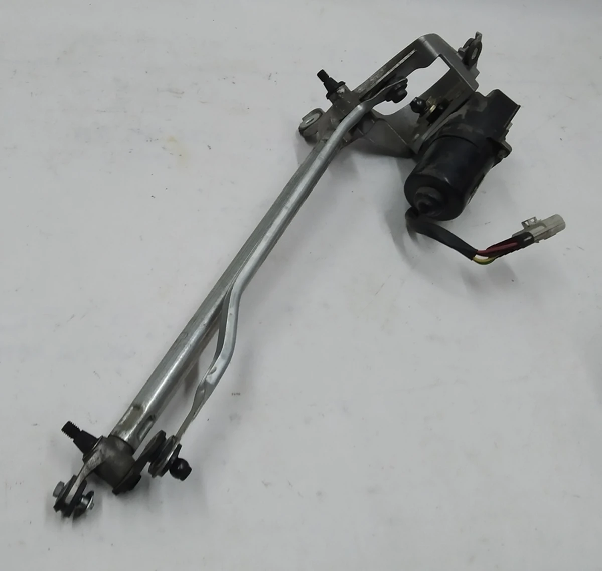 1 Механизм стеклоочистителя (без одного рычага) Tesla model S, model S REST 6005946-00-G