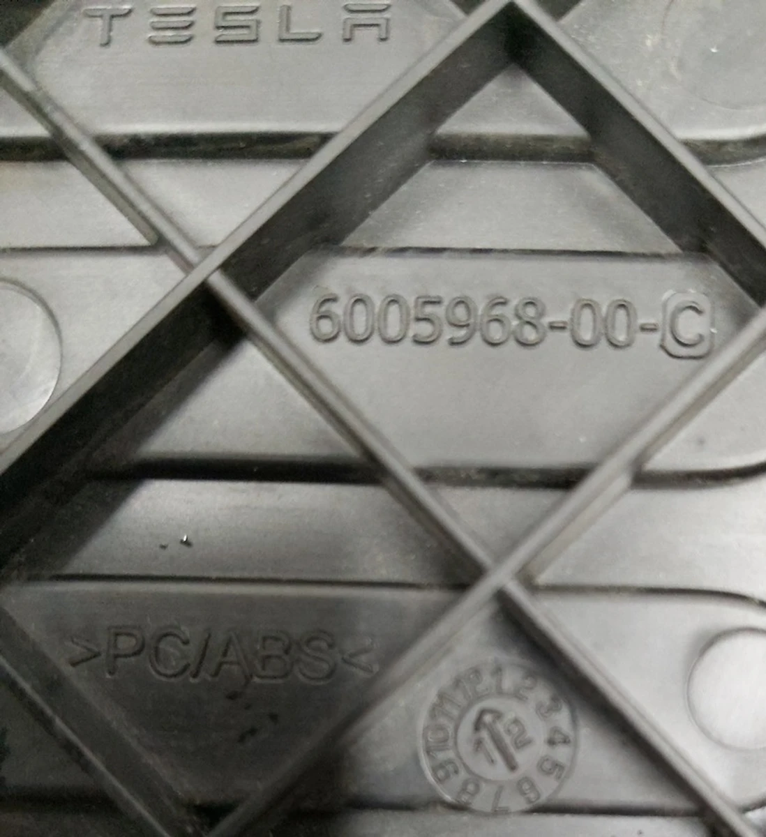 3 Панель для відпочинку ноги водія з пошкодженням Tesla model S, model S REST 6005968-88-C