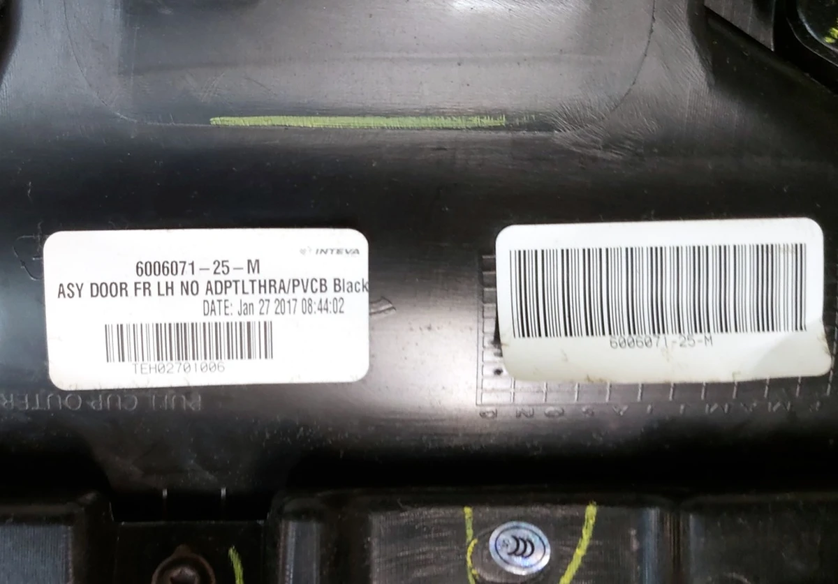 1 Карта двери передней левой PURB/PVCB/PVCB BLACK в частичном сборе с повреждением Tesla model S, model S REST 6006071-22-M